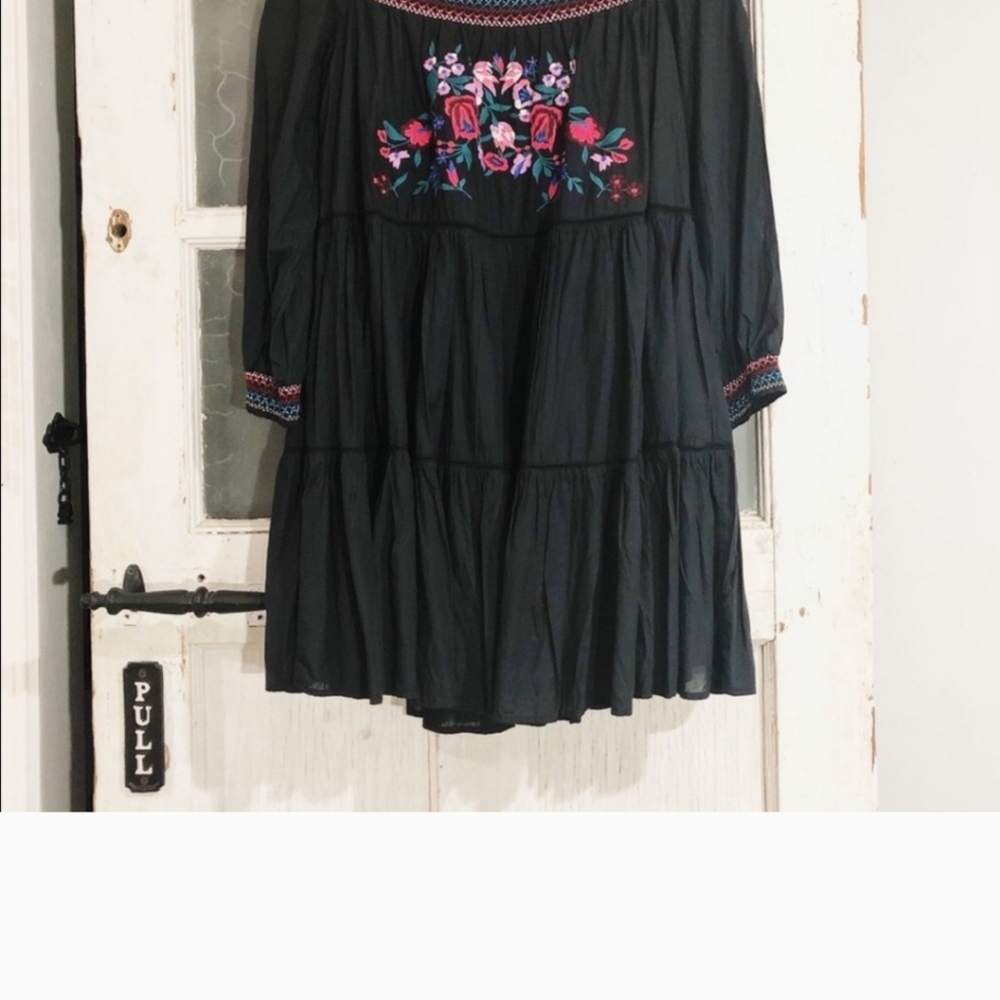 Free People Off the shoulder Black Dress With Flowers M/L